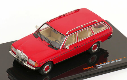 IXO 1:43 Mercedes Benz 200T (S123), 1979 rood in vitrine