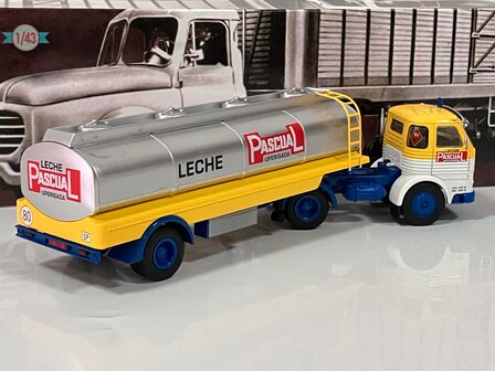 Atlas 1:43 Pegaso Comet 2030 Tanker Truck Leche Pascual Upersada 1966 geel met zilver