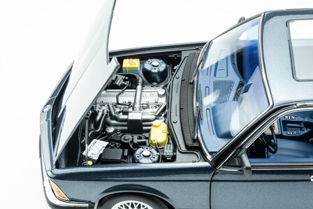 Touring Modelcars 1:18 BMW 745i E23 1984 arcti blue metalic. Verwaccht 11-2026