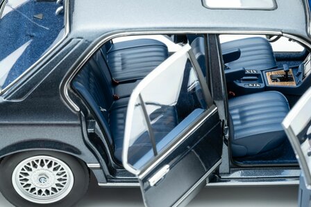 Touring Modelcars 1:18 BMW 745i E23 1984 arcti blue metalic. Verwaccht 11-2026