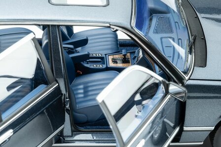 Touring Modelcars 1:18 BMW 745i E23 1984 arcti blue metalic. Verwaccht 11-2026