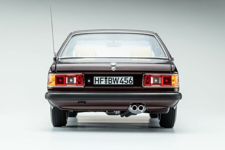 Touring Modelcars 1:18 BMW 745i E23 1984 Burgundy red metalic. Verwacht 11-2026