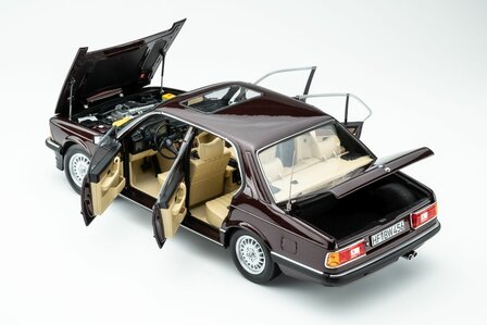 Touring Modelcars 1:18 BMW 745i E23 1984 Burgundy red metalic. Verwacht 11-2026