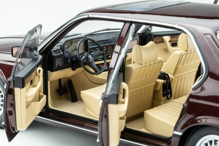 Touring Modelcars 1:18 BMW 745i E23 1984 Burgundy red metalic. Verwacht 11-2026