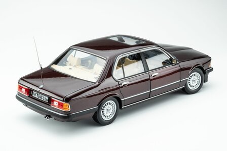 Touring Modelcars 1:18 BMW 745i E23 1984 Burgundy red metalic. Verwacht 11-2026