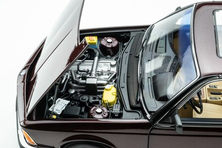 Touring Modelcars 1:18 BMW 745i E23 1984 Burgundy red metalic. Verwacht 11-2026