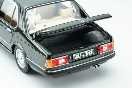 Touring Modelcars 1:18 BMW 745i E23 1984 achat green metalic. Verwacht 11-2026