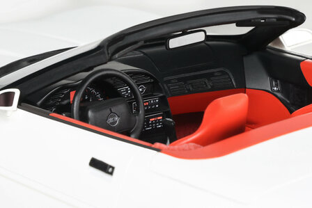 GT Spirit 1:18 Chevrolet Corvette C4 Convertible Arctic white 1995