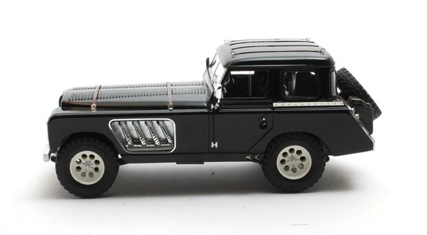 Matrix 1:43 Landrover 109 Bell Aurens longnose gesloten zwart