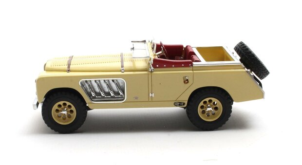 Matrix 1:43 Landrover 109 Bell Aurens longnose open geel