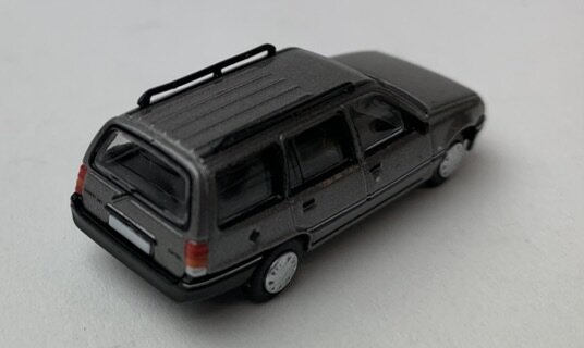 Premium Classixxs 1:87 Opel Kadett E Caravan 1989 grijs