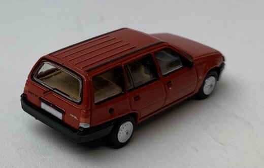 Premium Classixxs 1:87 Opel Kadett E Caravan 1985 rood