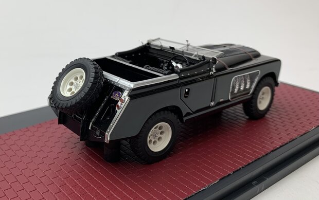 Matrix 1:43 Land Rover 109 Bell Aurens longnose open zwart. Individueel genummerd - Limited 100 pcs