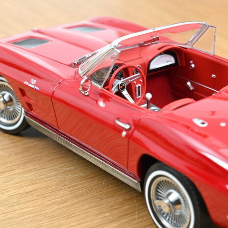 Norev 1:18 Chevrolet Corvette Sting Ray Cabriolet 1963 Riverside Red. Levering 08-2025