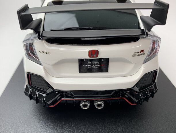 Pop Race 1:18 Honda Civic - FK8 Mugen Civic Type R - White, with figur inside - incl vitrine in luxe verpaking - RHD