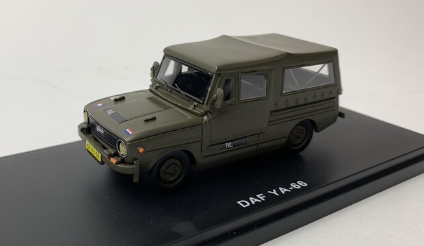 Golden Oldies 1:43 Daf YA-66 dicht legergroen resin model