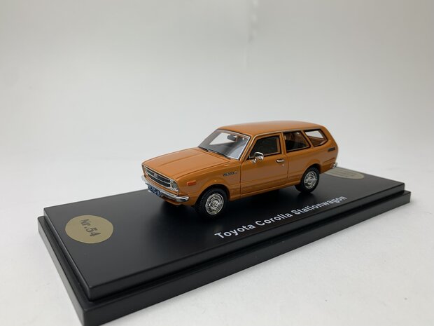 Golden Oldies 1:43 Toyota Corolla Stationwagon oranje  - resin model - Limited 100 pcs