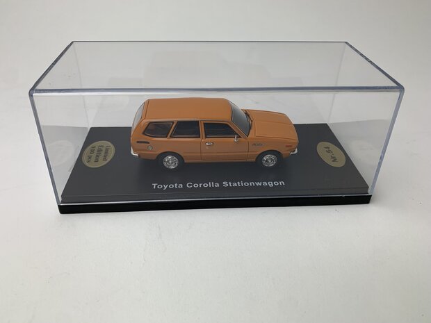 Golden Oldies 1:43 Toyota Corolla Stationwagon oranje  - resin model - Limited 100 pcs