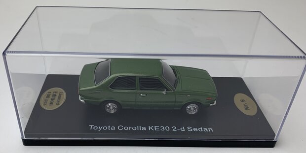 Golden Oldies 1:43 Toyota Corolla KE30 2-d Sedan groen  - resin model - Limited 100 pcs