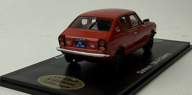 Golden Oldies 1:43 Datsun 100 A Cherry rood resin model - Limited 100 pcs