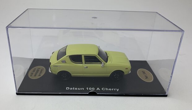 Golden Oldies 1:43 Datsun 100 A Cherry geel resin model - Limited 100 pcs