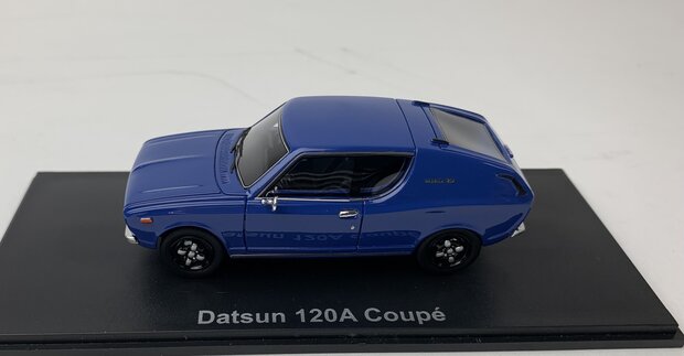Golden Oldies 1:43 Datsun 120A Coupe blauw resin model - Limite