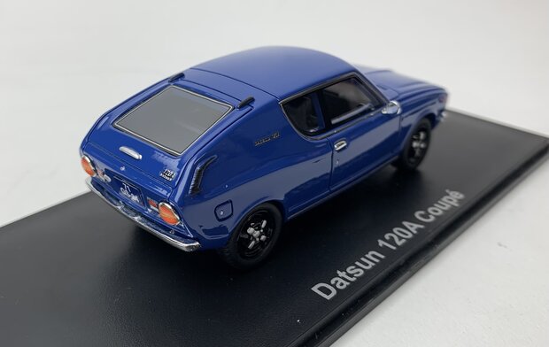 Golden Oldies 1:43 Datsun 120A Coupe blauw resin model - Limite