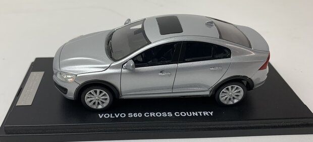 Scale Master 1:43  Volvo S60 Cross Country zilver - resin model