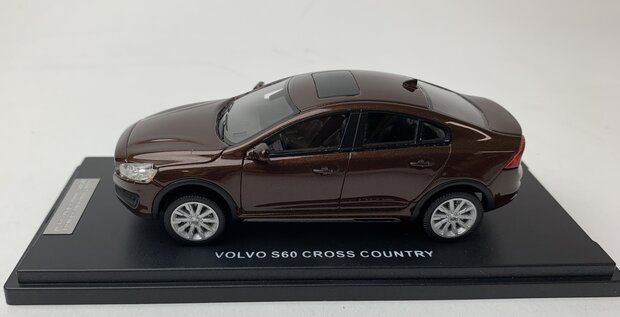 Scale Master 1:43  Volvo S60 Cross Country bruin - resin model