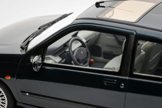 Otto Mobile 1:18 Renault Clio Baccara 1.8 Abyss Green 1995. Levering 10-2025