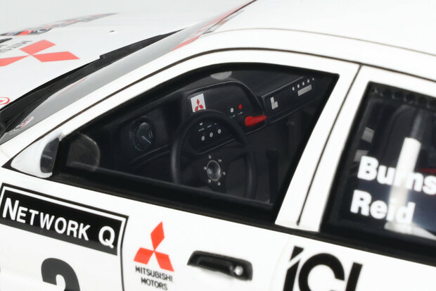 Otto Mobile 1:18 Mitsubishi Carisma GT - No 2 r. Burns  Gr. A RAC RALLY 1997. Levering 10-2025