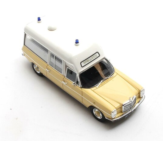 Matrix 1:43 Mercedes Benz V114 Visser ambulance Westerbaan Dedemsvaart '68-'73. Verwacht Q3