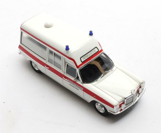 Matrix 1:43 Mercedes Benz V114 Visser ambulance St Bonifacius Lichtenvoorde '69-'73 wit. Verwacht Q3