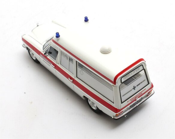 Matrix 1:43 Mercedes Benz V114 Visser ambulance St Bonifacius Lichtenvoorde '69-'73 wit. Verwacht Q3