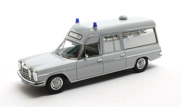 Matrix 1:43 Mercedes Benz V114 Visser ambulance grijs '69-'73. Verwacht Q3