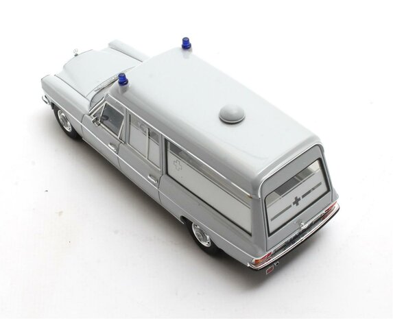 Matrix 1:43 Mercedes Benz V114 Visser ambulance grijs '69-'73. Verwacht Q3