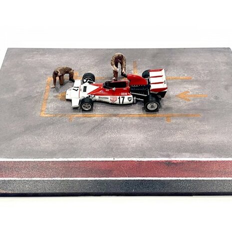American Diorama 1:43 Race Day Metal Figure set no 5 - set 2 figuren, excl. auto