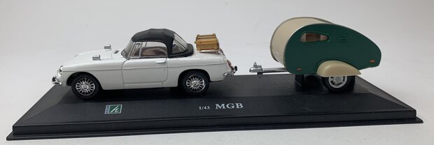 Cararama 1:43 MG B cabriolet met Caravan wit groen
