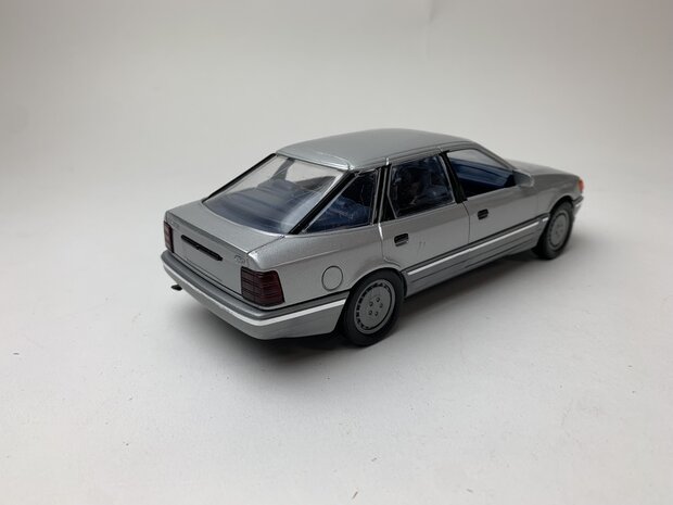 Schabak 1:24  Ford Scorpio zilver