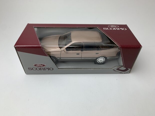 Schabak 1:24 Ford Scorpio, brons with chrome wheels