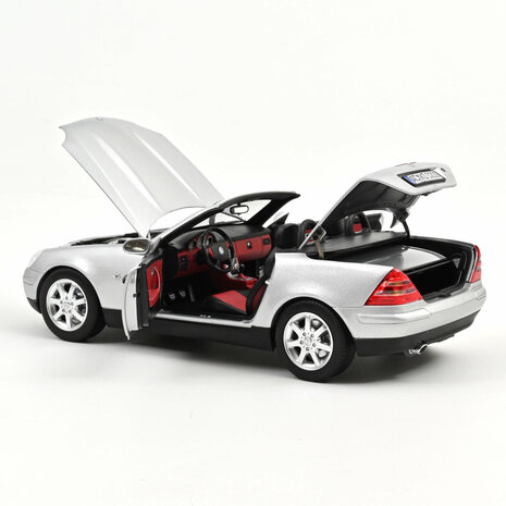 Norev 1:18 Mercedes Benz SLK 1996 Brillant Silver 2024. Levering 09-2025