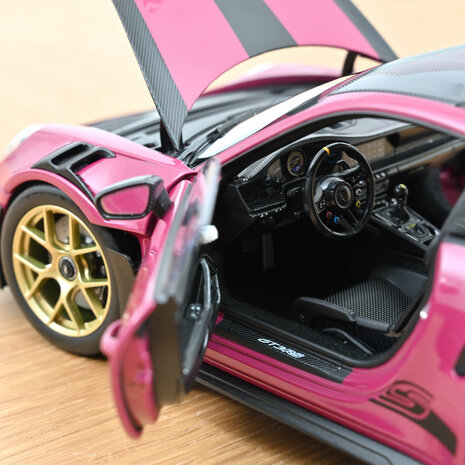 Norev 1:18 Porsche 911 GT3 RS w/Weissach Pack 2022 Ruby Star. Levering 09-2025