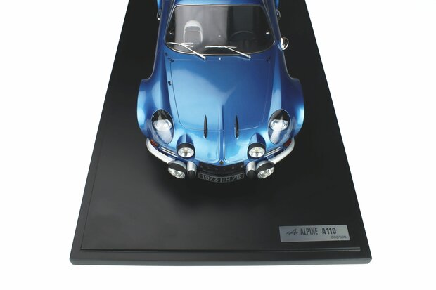 GT Spirit 1:8 Renault - Alpine A110 1800 Groupe 4 blue 1973 incl showcase. Levvering 02-2026