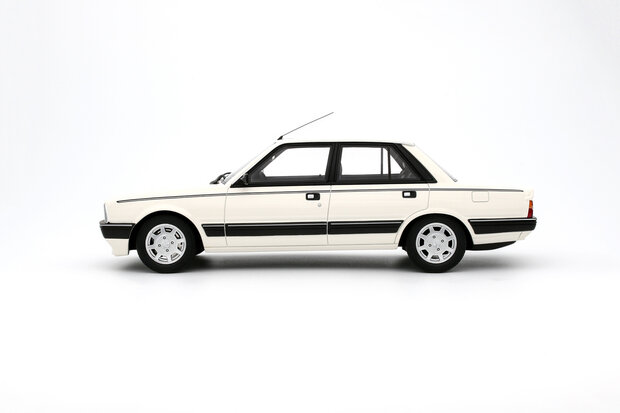 Otto Mobile 1:18 Peugeot 505 V6 Blance Meije 1989 wit
