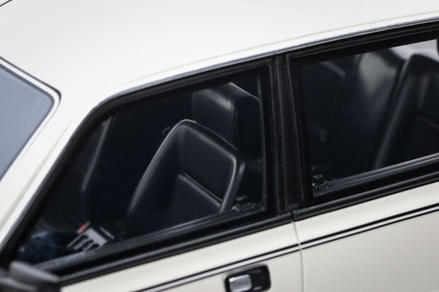 Otto Mobile 1:18 Peugeot 505 V6 Blance Meije 1989 wit