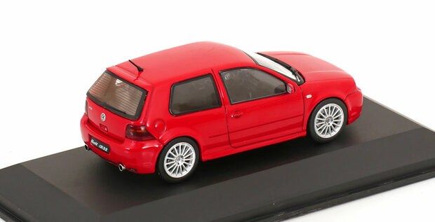 Solido 1:43 Volkswagen Golf IV R32 - 4 Motion AWD 2023 rood