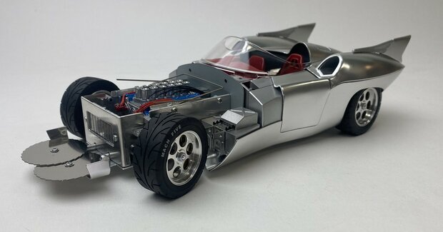 Schwyn Haas 1:18 Speed Racer Silver Metallic Version - Features 