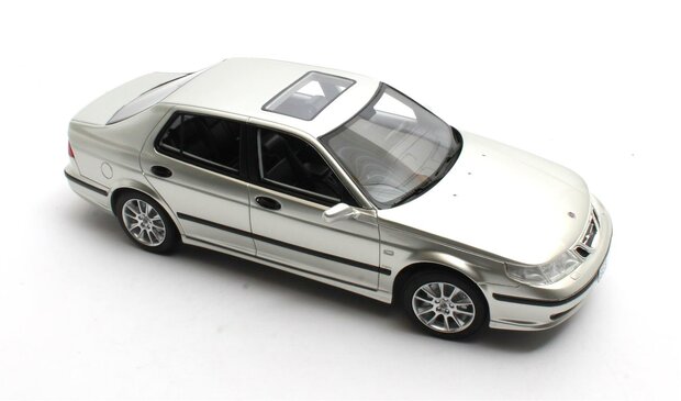 Cult Models 1:18 Saab 9-5 Turbo Aero silver metallic 1998