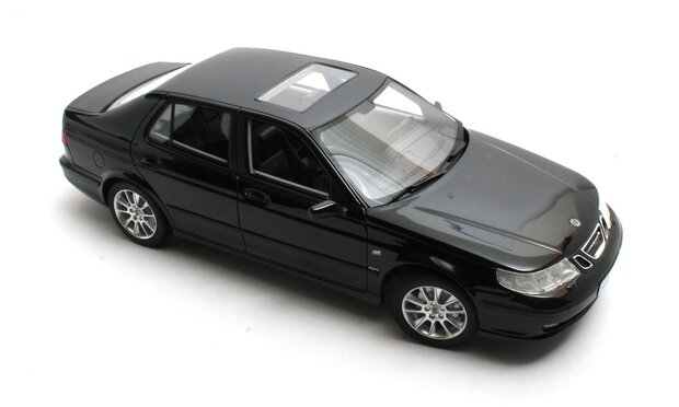 Cult Models 1:18 Saab 9-5 Turbo Aero zwart 1998