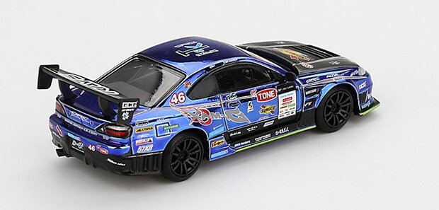 Mini GT 1:64 Nissan Silvia (S15) D-MAX no 46 D-MAX Racing 2023 - D1 Grand Prix, in blisterverpakking